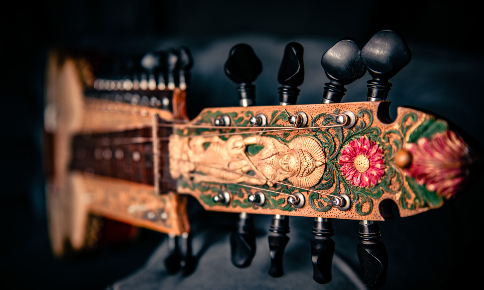 detail head Indian Slide Guitar
